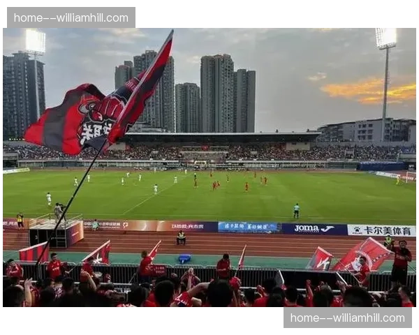 重庆铜梁龙控球率52%下的不败战绩，升班马战术适应力分析